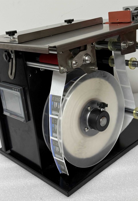 Yarı otomatik etiketleme makinesi